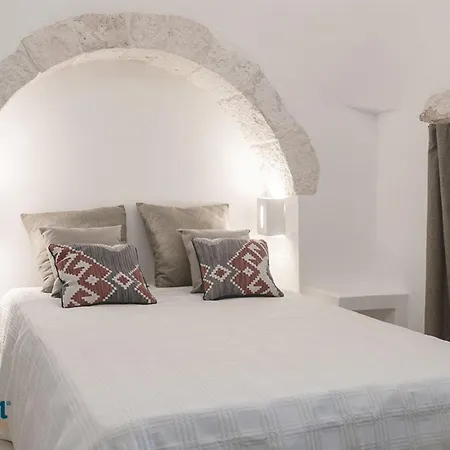 Trulli Pietra Rossa By Apulia オストゥーニ