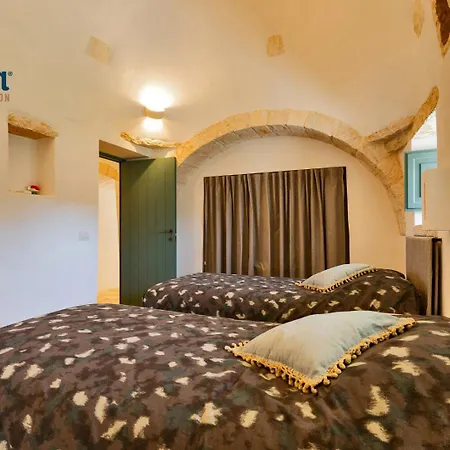 Trulli Pietra Rossa By Apulia オストゥーニ